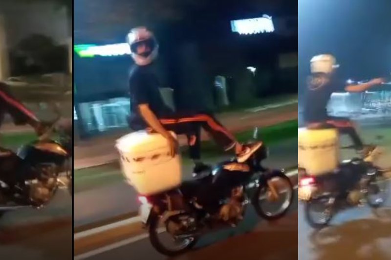 Motoboy "vida loka" lança moda da morte e pilota com os pés sentado no baú da moto; veja vídeo