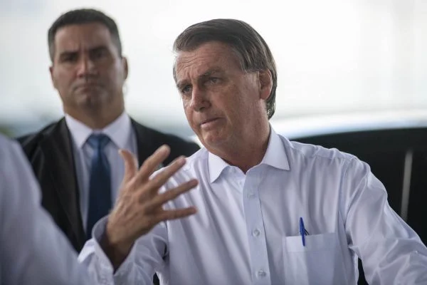 Em meio à viagem na Rússia, Bolsonaro se solidariza com vítimas das chuvas em Petrópolis (RJ)
