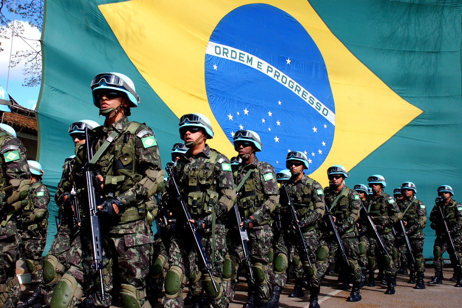 Exército, Marinha e Aeronáutica brasileiras abrem mais de 1.800 vagas em concursos; confira