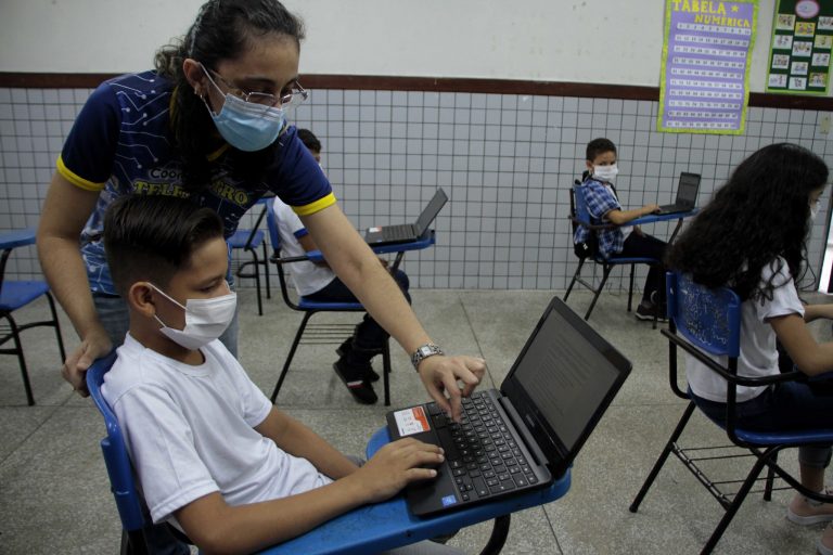 Secretarias de Educação garantem aulas para crianças não vacinadas contra Covid-19
