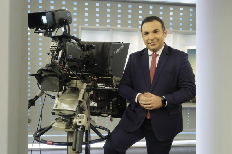 Apresentador passa mal antes de entrar ao vivo e é retirado de maca da Record TV