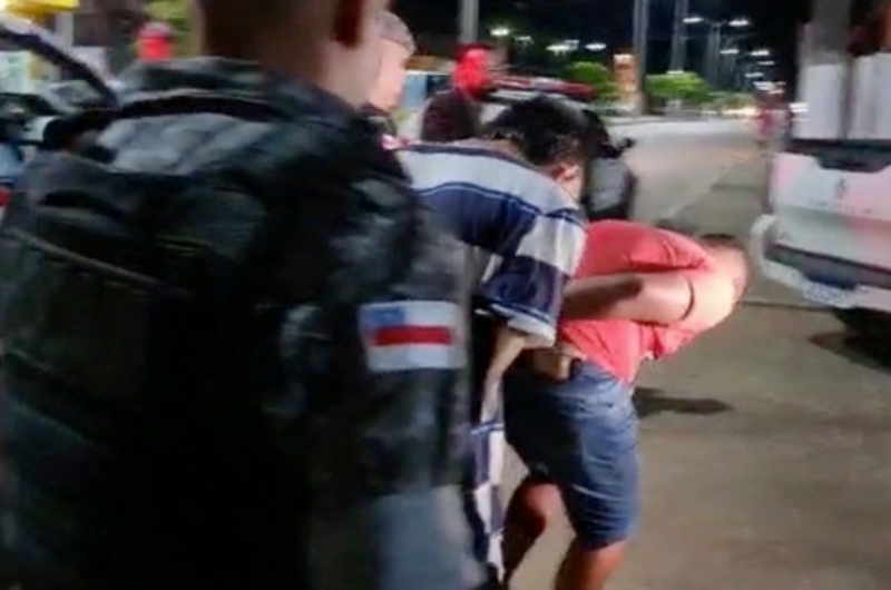 'Pescoço' e 'Marcinho' são presos a caminho de aniversário de traficante em Iranduba