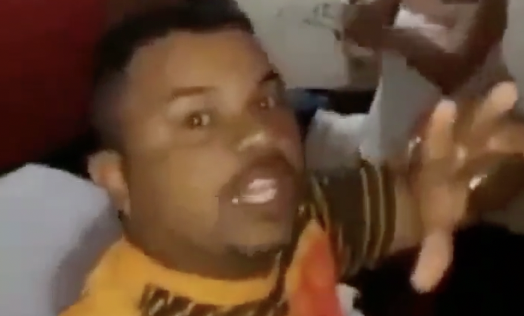 Crente namoradeira é desmascarada pelo marido antes ir para cama com outro; veja vídeo