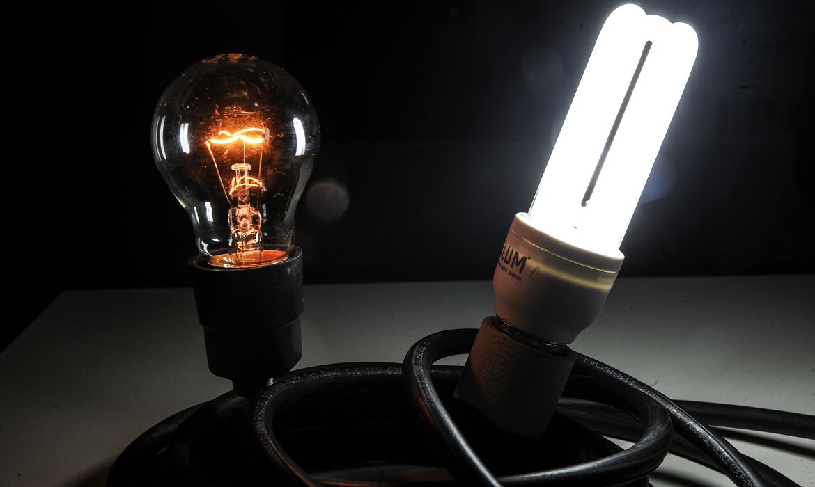 Governo Federal anuncia redução de 20% da tarifa de luz a partir do dia 16