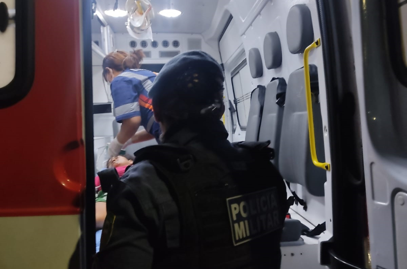Em Manaus, policiais militares ajudam a salvar vida de mulher que teve AVC