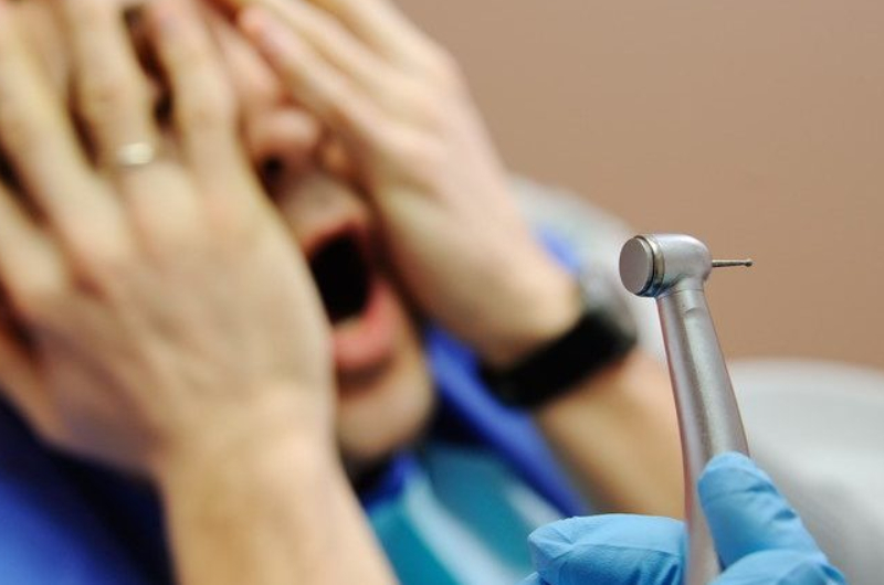 Broca de dentista se solta, paciente engole e objeto vai parar no pulmão; veja imagens