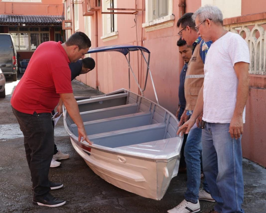 Deputado Álvaro Campelo beneficia pescadores de Itamarati e outros 20 municípios com lanchas equipadas
