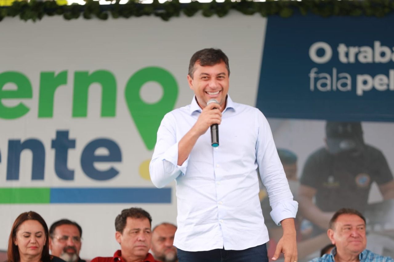 Wilson Lima inaugura Centro de Educação de Tempo Integral e leva Governo Presente a Codajás