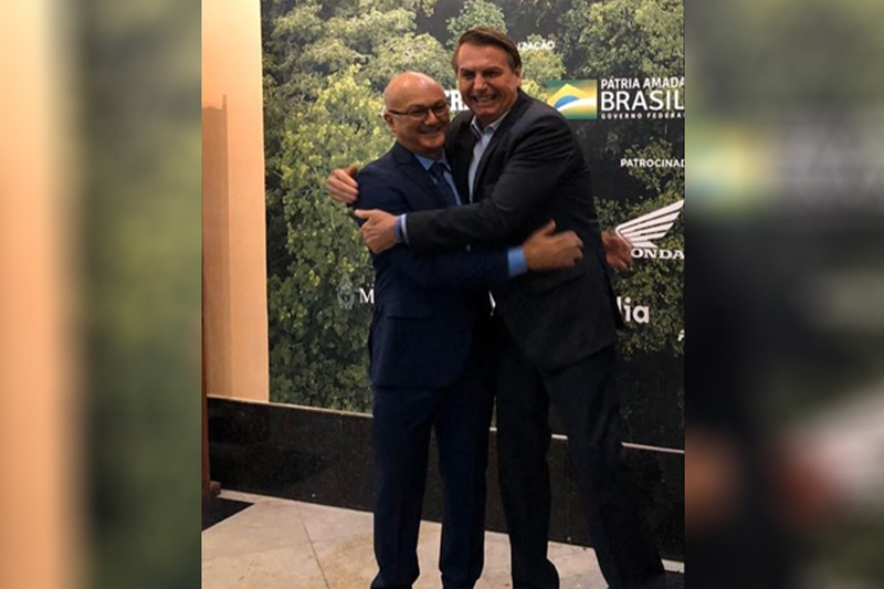 "O Presidente Bolsonaro retornará duas vezes ao Amazonas: em maio e em junho", revela Menezes
