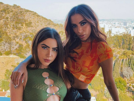 Ao lado de Anitta, Jade Picon explica porque ficou em Los Angeles após o Coachella