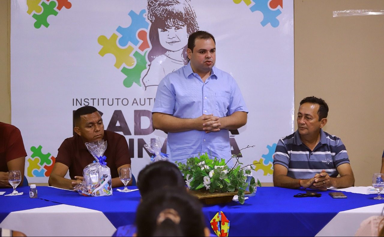 Projeto de lei de Roberto Cidade busca melhorar o ambiente escolar para pessoas com Espectro Autista